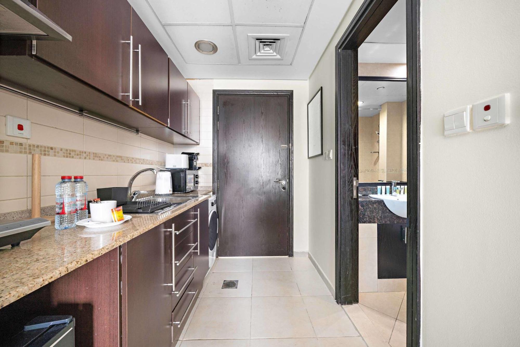 Silkhaus Spacious Near Almas West Apartment *