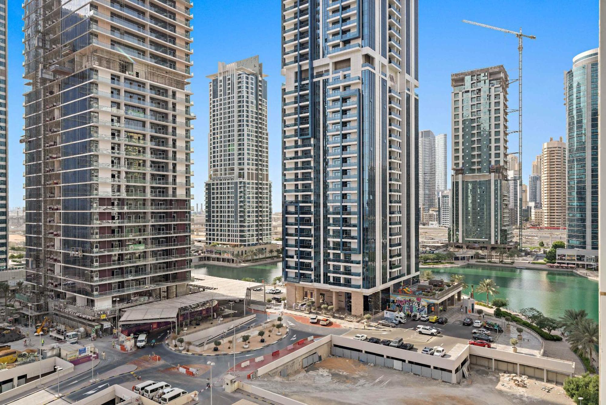 Silkhaus Spacious Near Almas West Apartment *